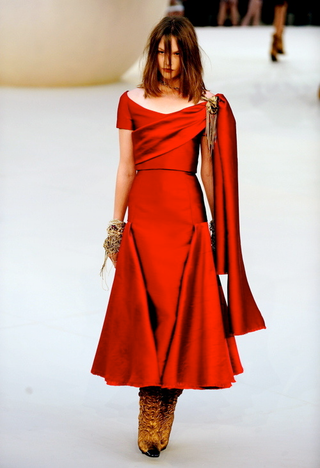 Illustration for article titled Chanel Couture Serves Up A Bad Nineties Flashback